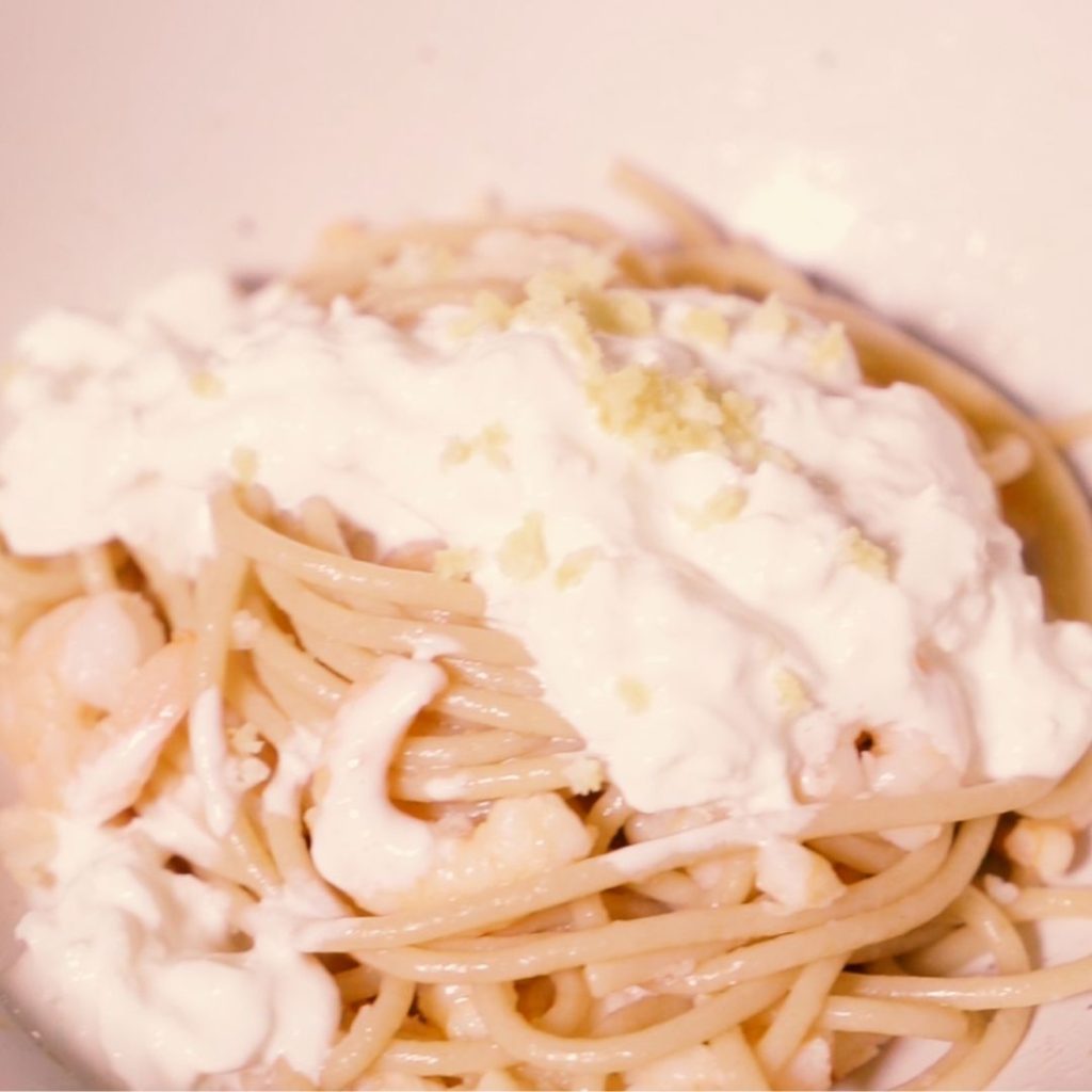 Spaghetti con stracciatella e mazzancolle